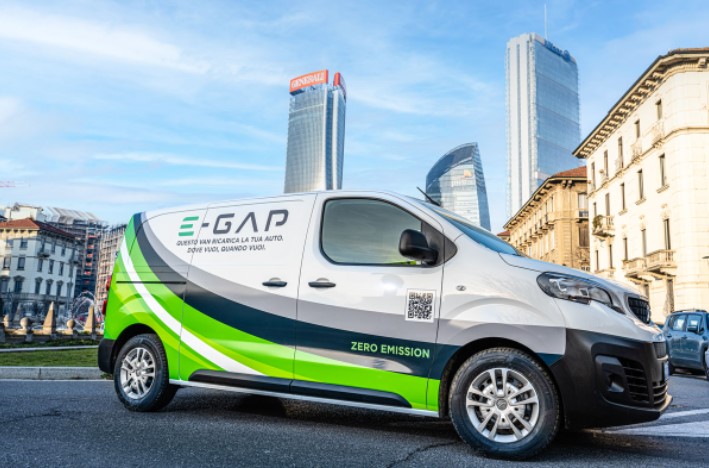 Camionnette 100% électrique E-GAP borne de recharge mobile