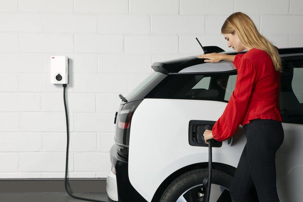 Voiture électrique ou hybride rechargeable ? - IZI by EDF
