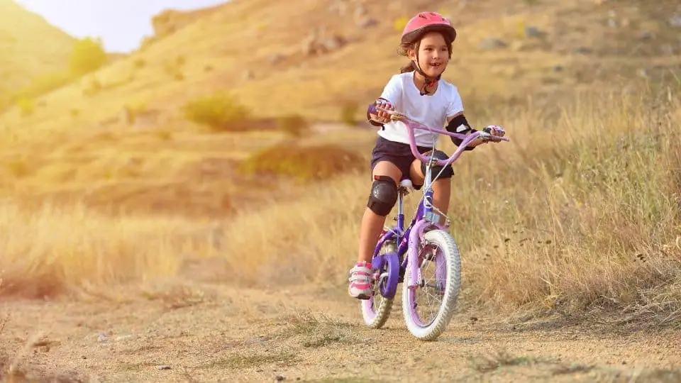 enfant à vélo