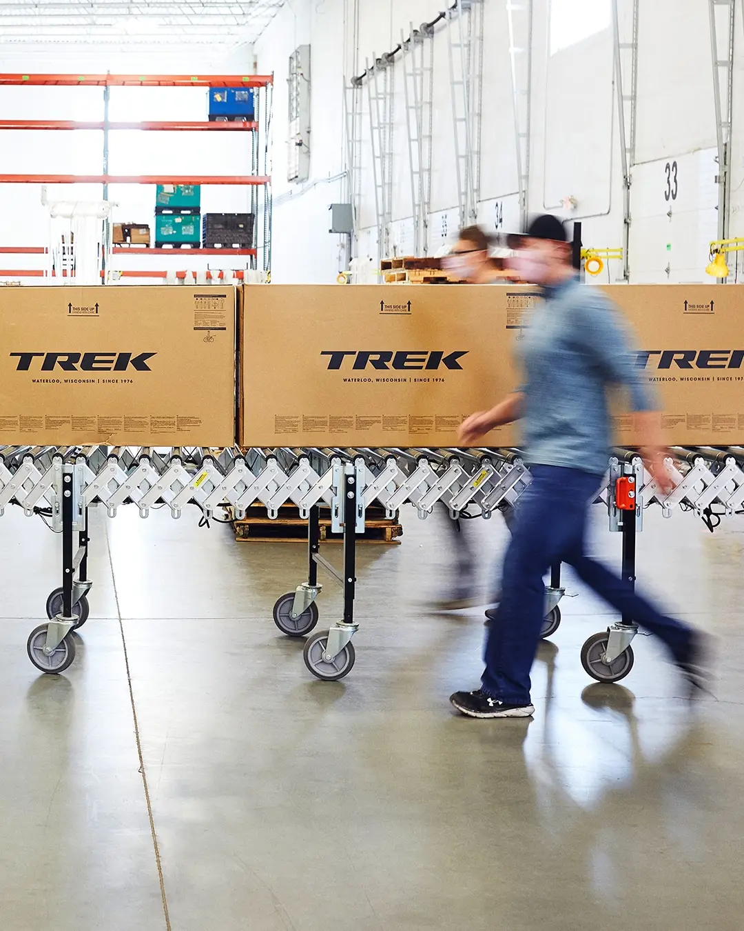 RSE: Trek Bicycle publie son deuxième rapport de développement durable 10 TK23 Sustainability Report Launch Carousel Globe 04