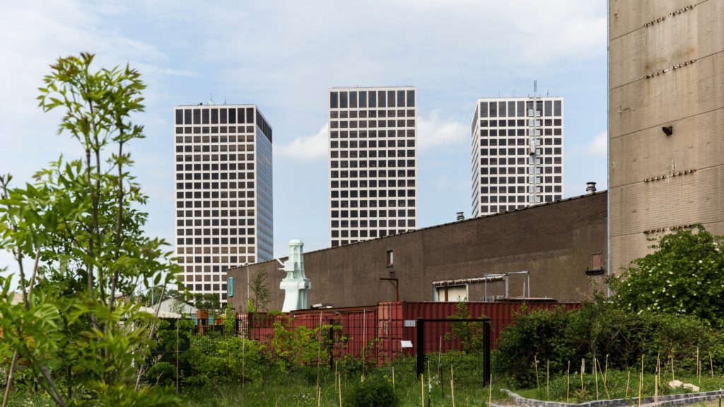 Friche industrielle revalorisée en espace communautaire