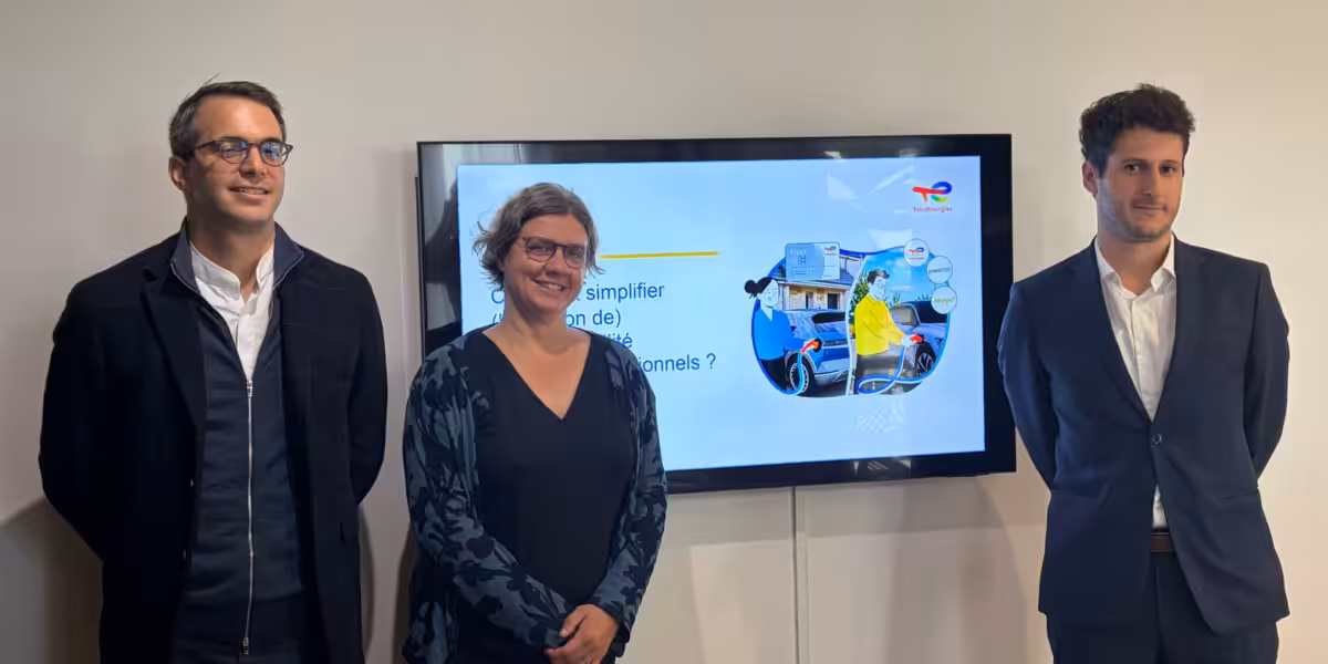 Recharge de flottes électriques : TotalEnergies, Allego et Powerdot misent sur la complémentarité des réseaux 1 Matthieu Discamps (Powerdot), Anne-Sophie Miel (TotalEnergies) et Adrien Simonnet (Allego)